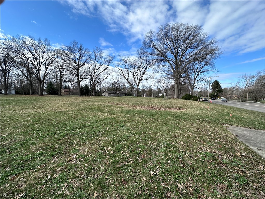 E Market Warren OH 44484