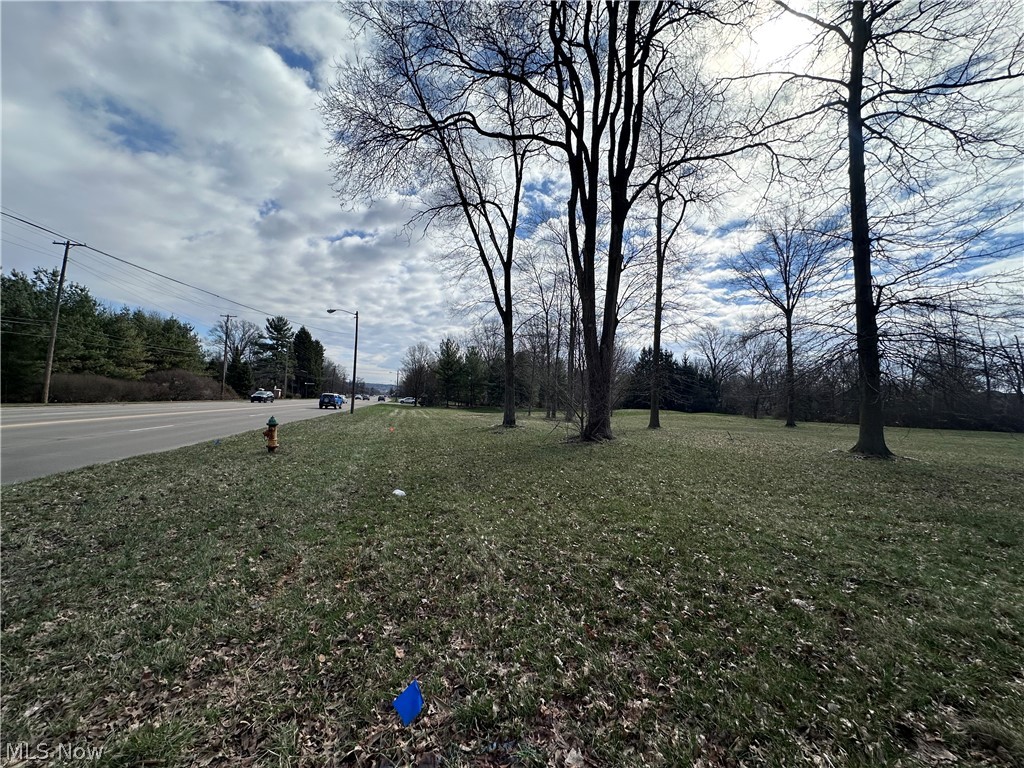 E Market Warren OH 44484