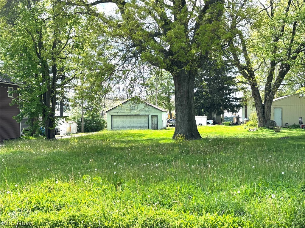 233 S Vine Street Columbiana OH 44408