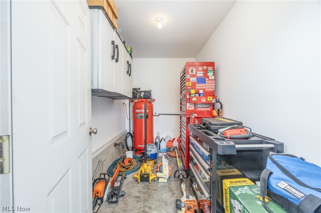 6 Gale Avenue Newport OH 45768