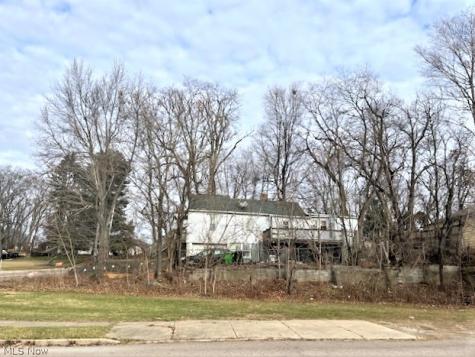 303 W State Street Barberton OH 44203