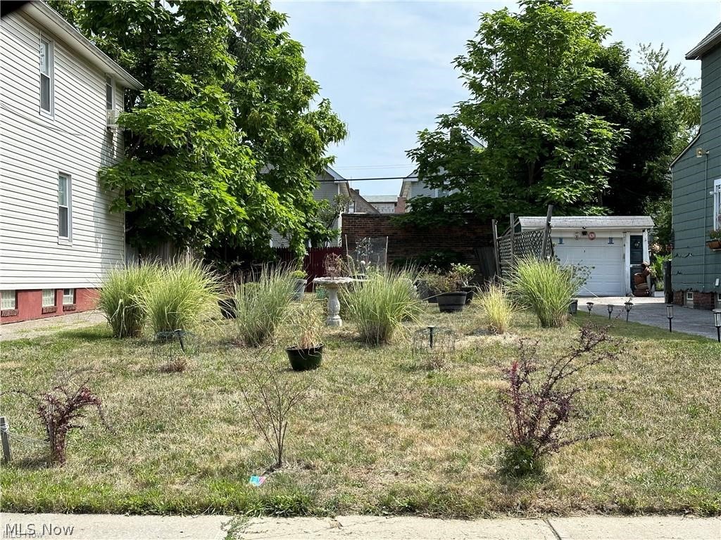 963 Evangeline Road Cleveland OH 44110
