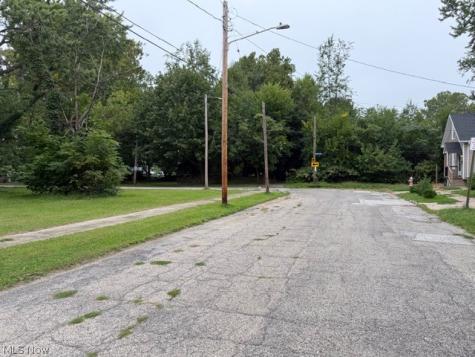 1412 E 61st Street Cleveland OH 44103