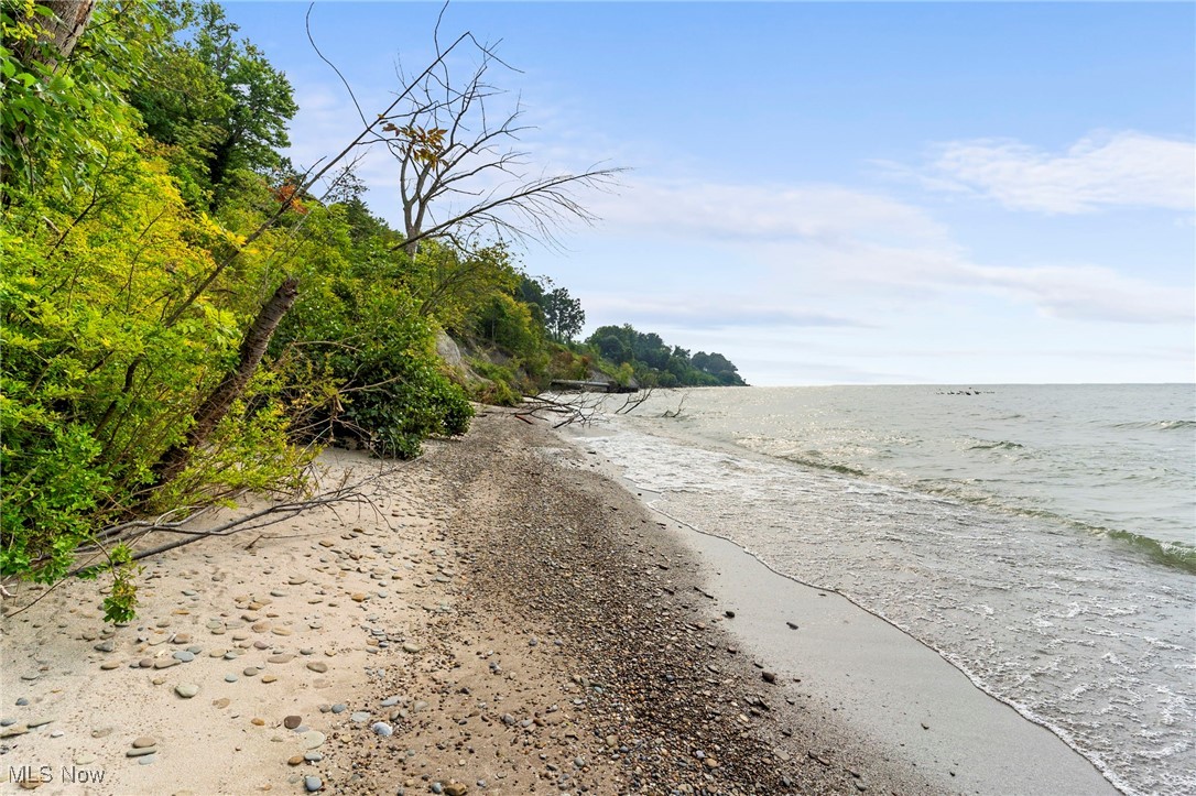 3337 Lake Road W Ashtabula OH 44004