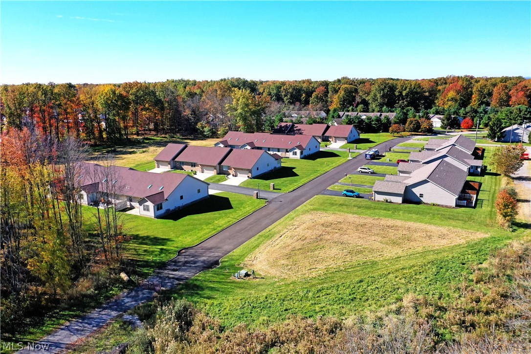10 Bayview Circle Cortland OH 44410