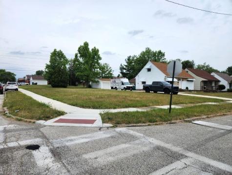 15701 Walvern Boulevard Maple Heights OH 44137