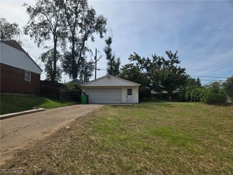 2518 Cathy Drive NE Canton OH 44705