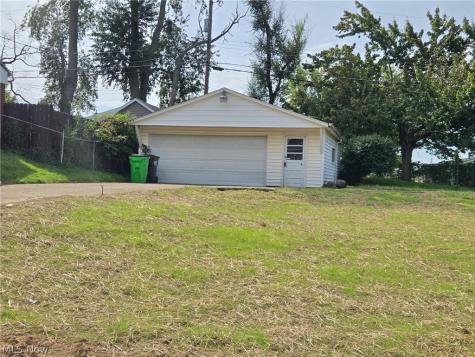 2518 Cathy Drive NE Canton OH 44705