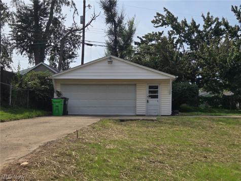 2518 Cathy Drive NE Canton OH 44705