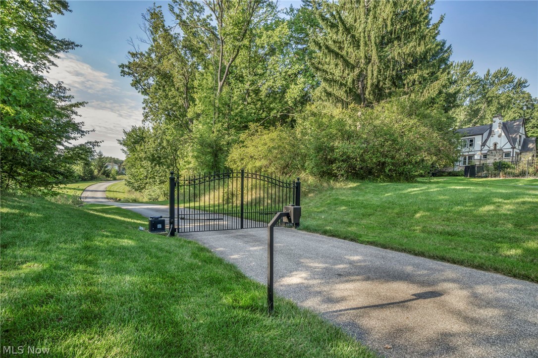 6610 E Wallings Road Brecksville OH 44141