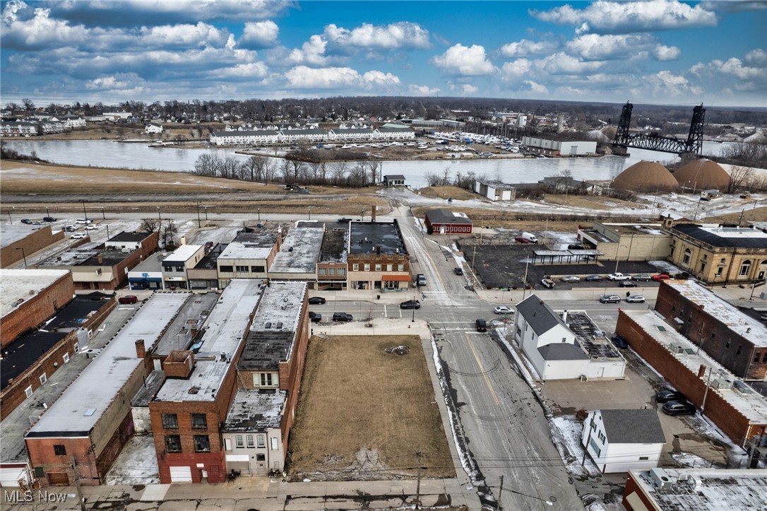 V/l Broadway Lorain OH 44052