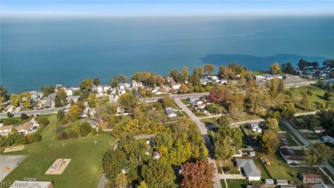 559 Pasadena Avenue Sheffield Lake OH 44054