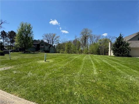 1906 Woodbrook Lane Lyndhurst OH 44122