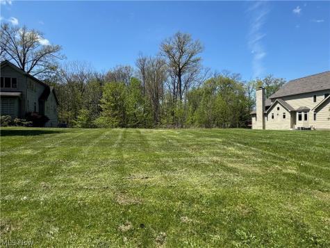 1906 Woodbrook Lane Lyndhurst OH 44122