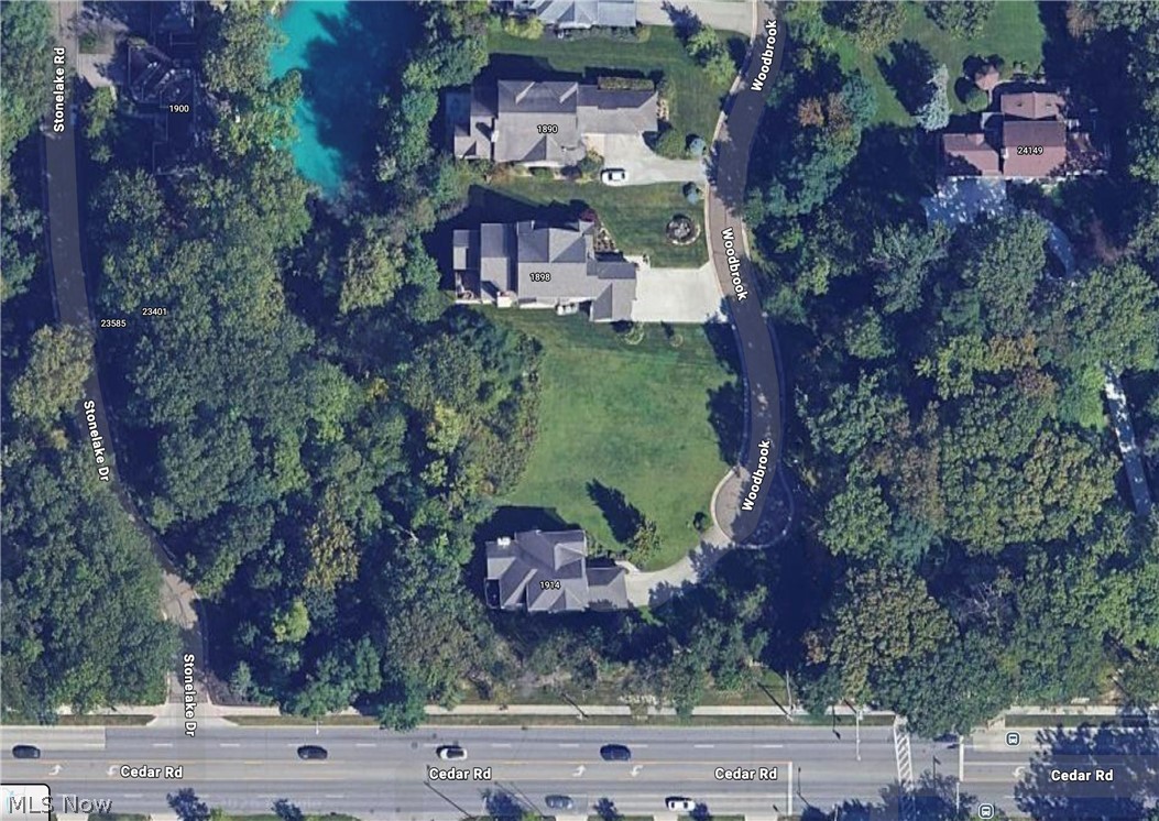 1906 Woodbrook Lane Lyndhurst OH 44122