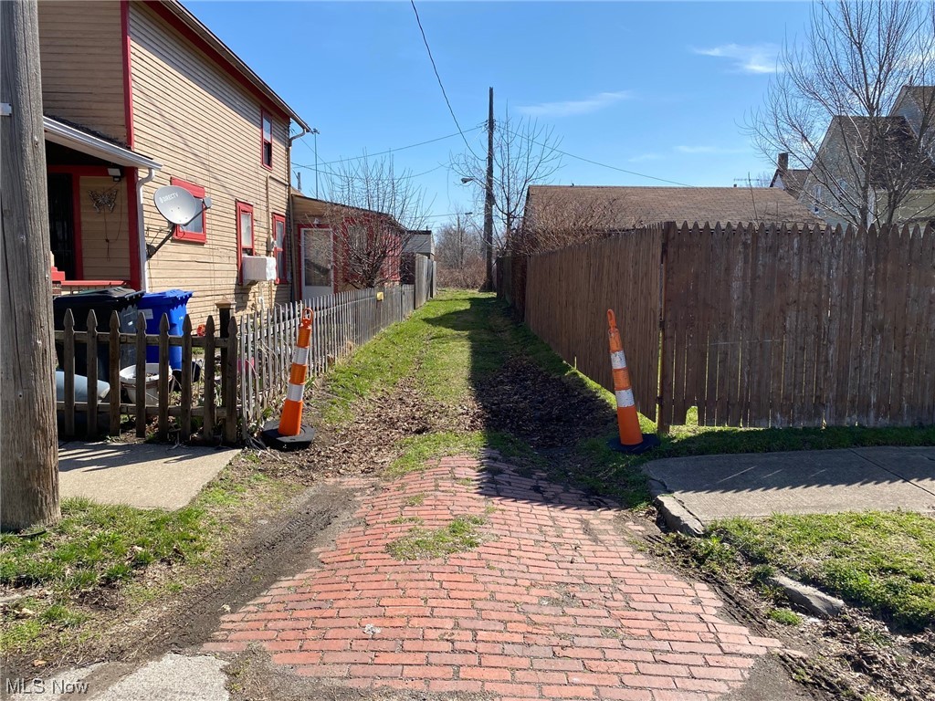 V/l W 16th Street Cleveland OH 44113