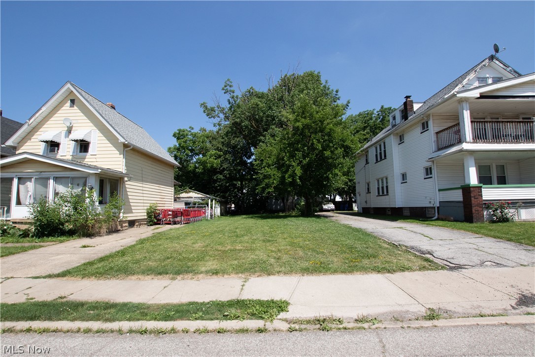 2185 W 105th Street Cleveland OH 44102
