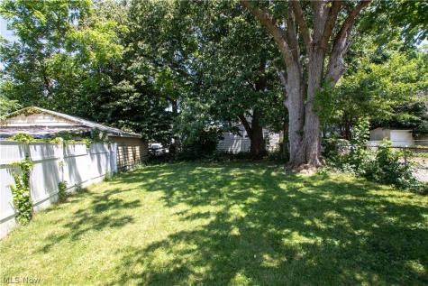 2185 W 105th Street Cleveland OH 44102