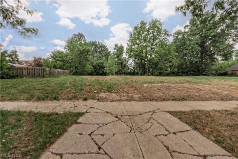 9906 Lamontier Avenue Cleveland OH 44104