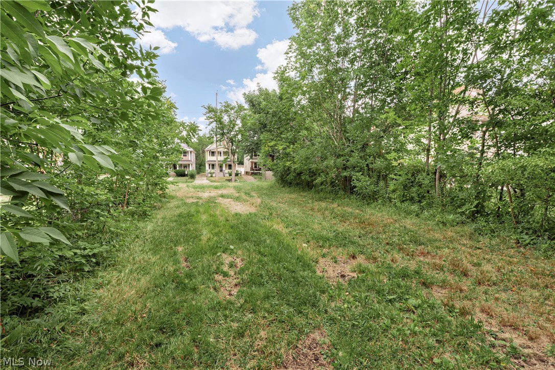 9906 Lamontier Avenue Cleveland OH 44104
