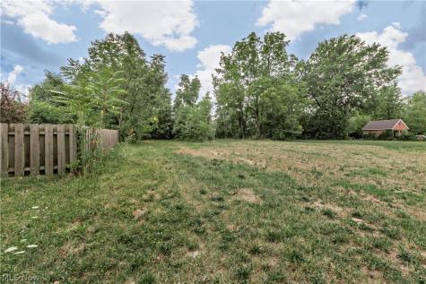 9906 Lamontier Avenue Cleveland OH 44104