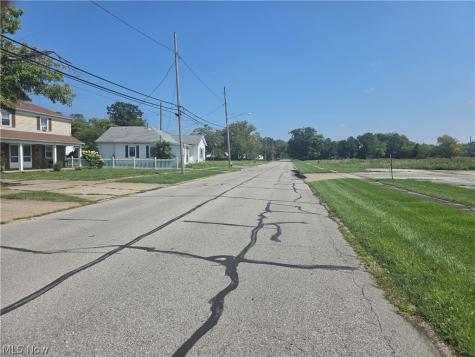 1122 F Street Lorain OH 44052