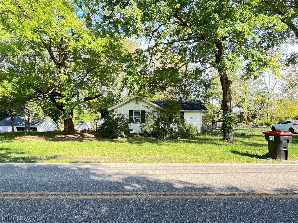 Uniontown OH, 12380 Hoover Avenue NW