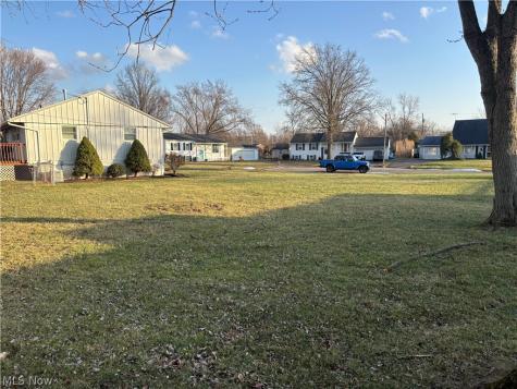 714 Hammer Court Elyria OH 44035