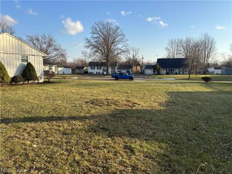 714 Hammer Court Elyria OH 44035