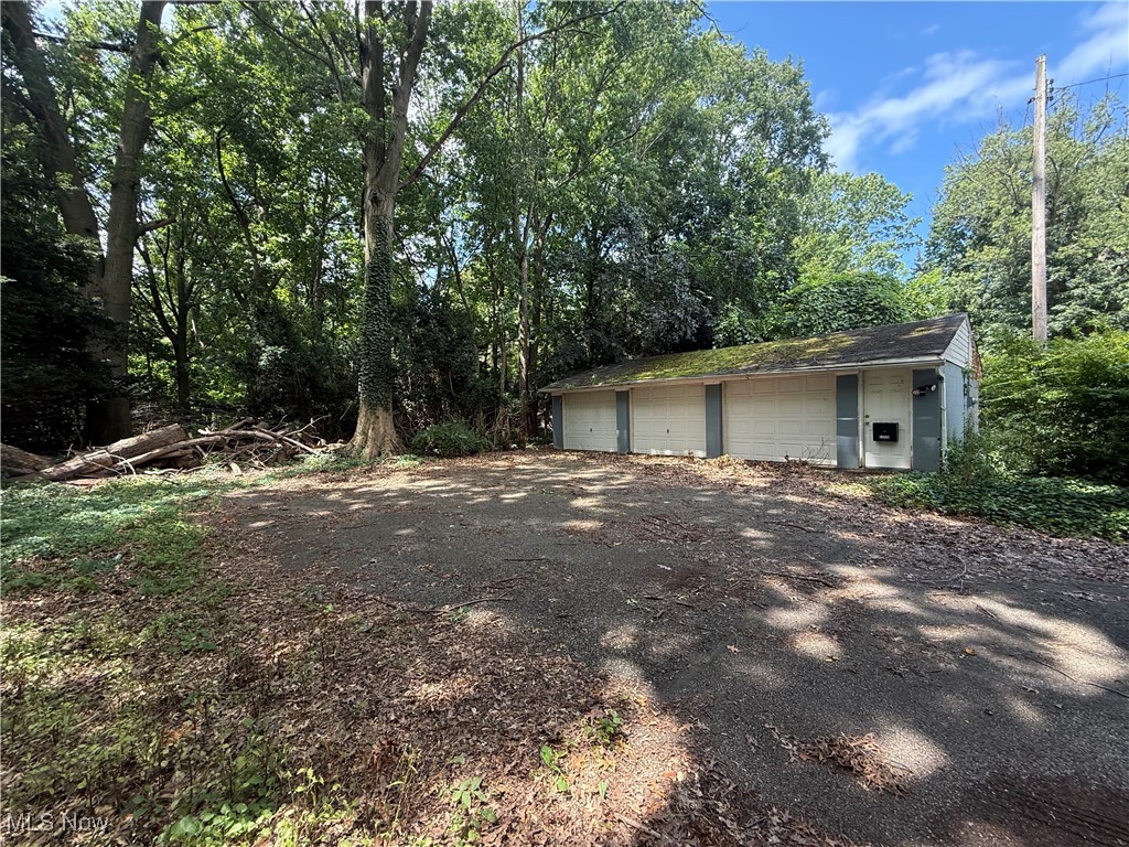 11928 Lake Shore Boulevard Bratenahl OH 44108