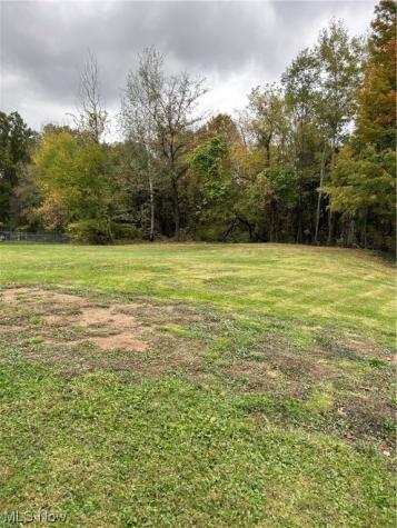 2002 Canfield Road Youngstown OH 44511