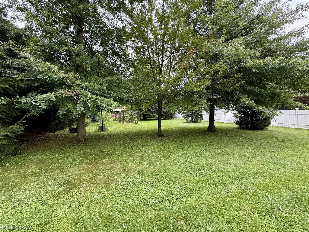6057 Glen Dr SW Sherrodsville OH 44675