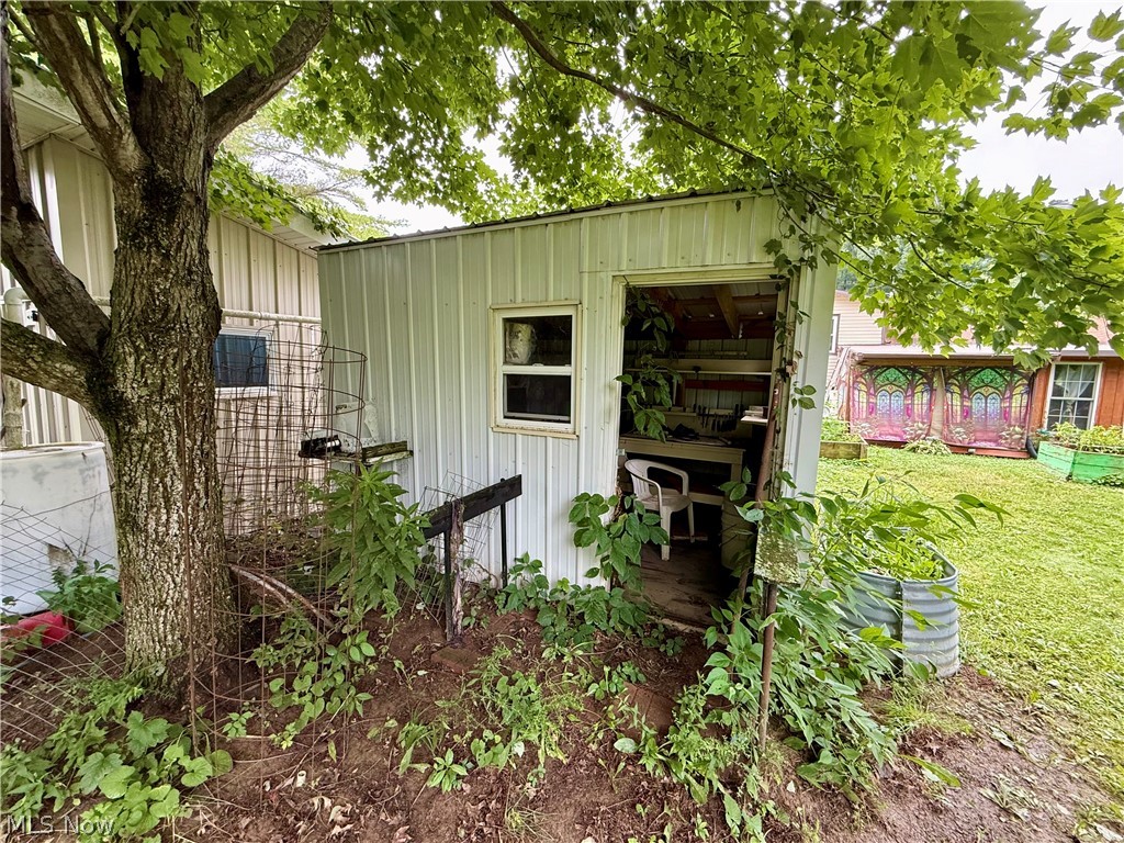 6057 Glen Dr SW Sherrodsville OH 44675