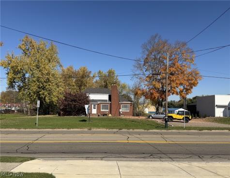 507 W Maple Street Hartville OH 44632