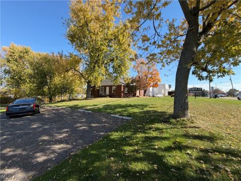 507 W Maple Street Hartville OH 44632