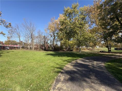 507 W Maple Street Hartville OH 44632