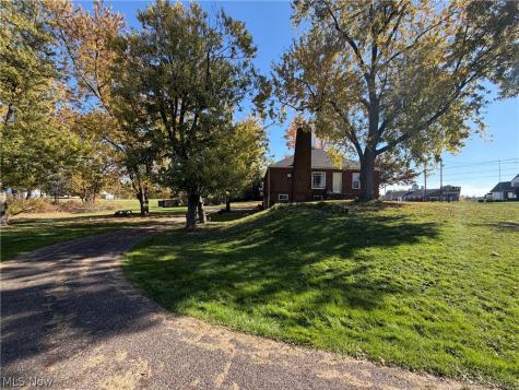 507 W Maple Street Hartville OH 44632