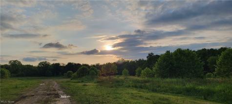 Ville 2 Hidden Ridge Road North Royalton OH 44133
