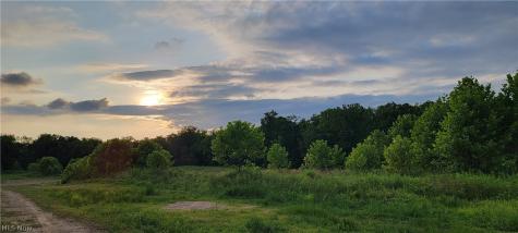 Ville 2 Hidden Ridge Road North Royalton OH 44133