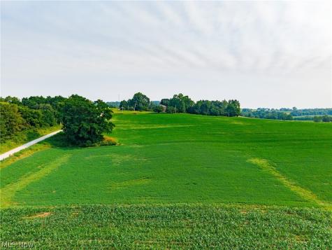 Stoneford St SW Navarre OH 44662