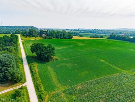 Stoneford St SW Navarre OH 44662