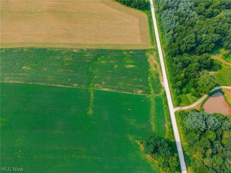 Stoneford St SW Navarre OH 44662