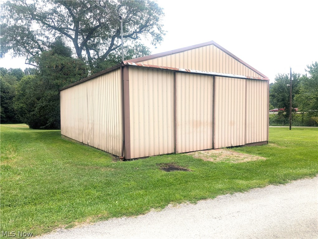 5715 Greer Road SE Uhrichsville OH 44683