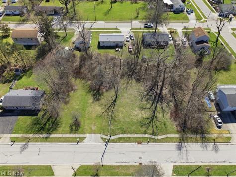 2048 Buchtel Street Twinsburg OH 44087