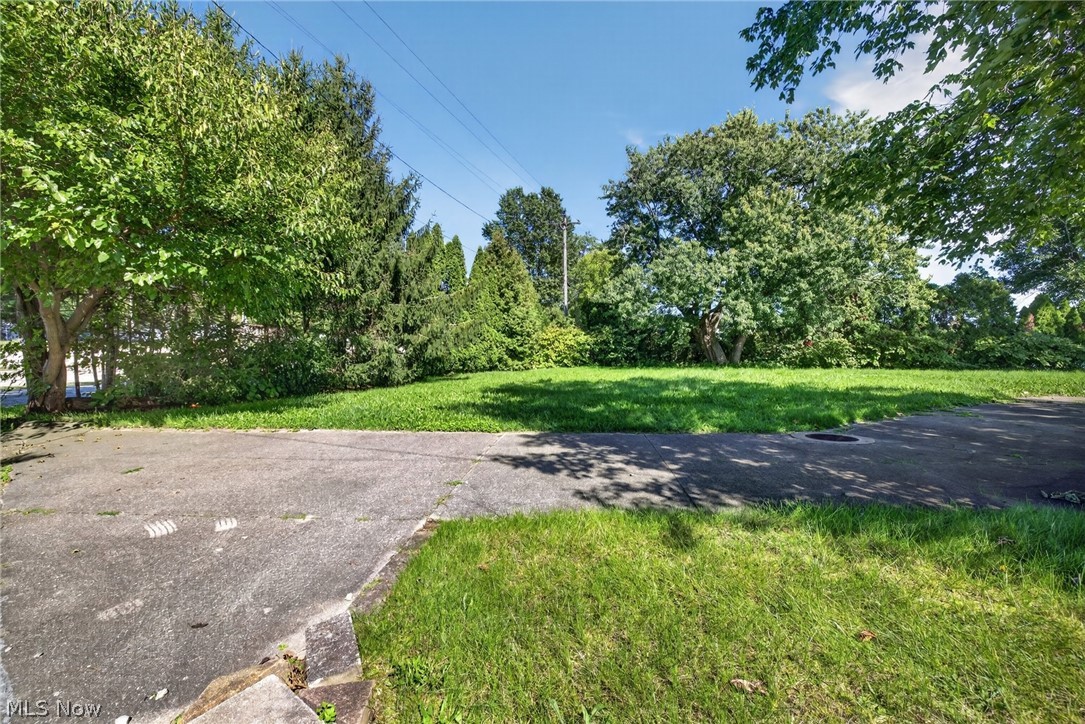 2306 Canfield Road Akron OH 44312