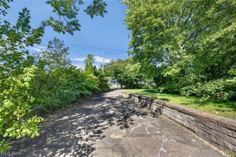 2306 Canfield Road Akron OH 44312