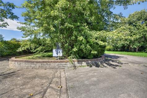 2306 Canfield Road Akron OH 44312