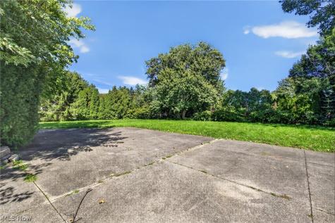 2306 Canfield Road Akron OH 44312