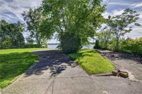 2306 Canfield Road Akron OH 44312