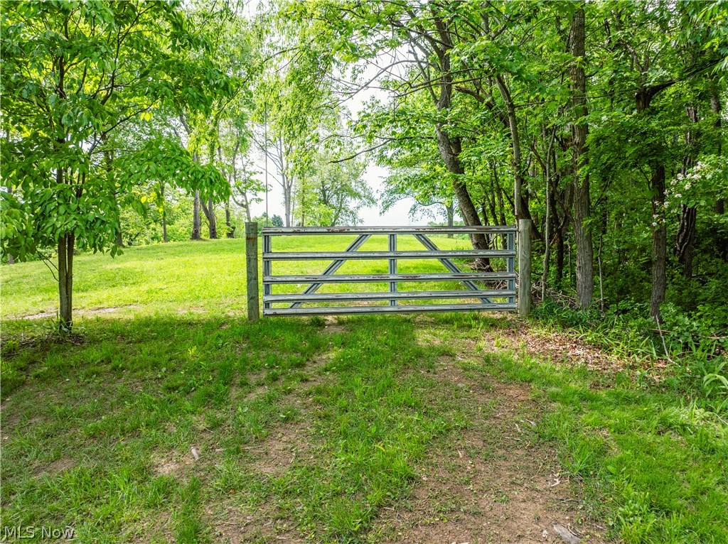 Edie Hill Road SE Uhrichsville OH 44683